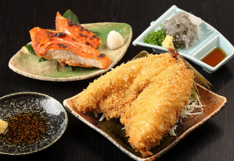 定食だけでなく一品料理も用意