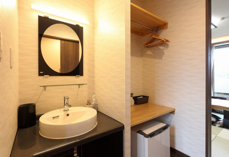 民宿部屋「かわせみ」洗面所の様子