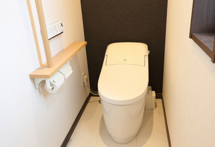 民宿部屋「さざなみ」のトイレの様子