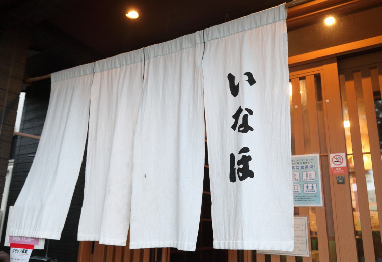 お昼の営業を行っており、多く人でにぎわう